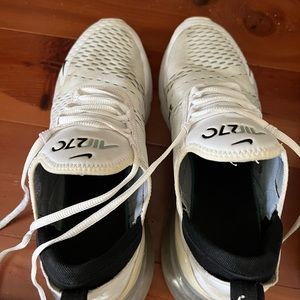 Nike air 270. EUC some stains on top but should be able to clean. Original box